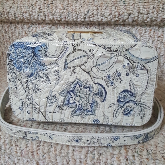 BRAHMIN BUCKET BAG & SAWYER - Picture 7 of 9